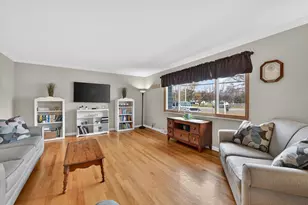 28W075 Aurora Ave, Naperville, IL 60540 - Photo 7