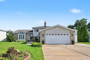 2509 Waterford Dr, Crest Hill, IL 60403 - Photo 1