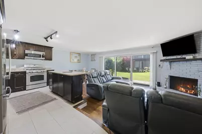 11 Cour Caravelle #11, Palos Hills, IL 60465 - Photo 5