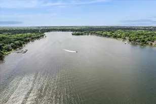 225 Edgewater Dr, Crystal Lake, IL 60014 - Photo 37