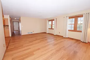 49 S Walnut Dr, North Aurora, IL 60542 - Photo 9