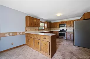 13 Saddlewood Ct, Sugar Grove, IL 60554 - Photo 7