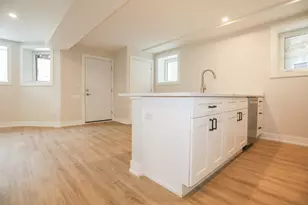 2230 W Wilson Ave, Chicago, IL 60625 - Photo 3
