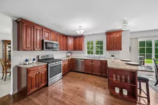 567 Lakeview Dr, Oswego, IL 60543 - Photo 3