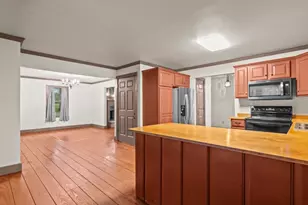 38 Wedgewood Ln, Girard, IL 62640 - Photo 9