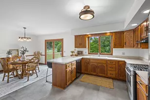 46 Ashlawn Ave, Oswego, IL 60543 - Photo 9