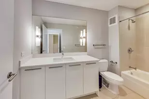 198 N Park Dr, Chicago, IL 60601 - Photo 21
