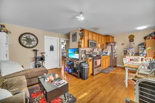 327 N Princeton Ave, Villa Park, IL 60181 - Photo 3