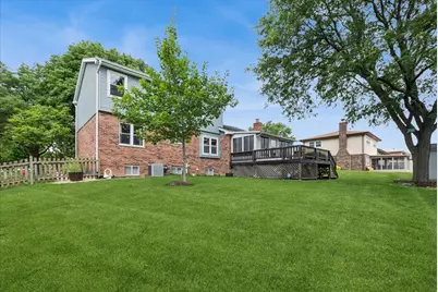7829 Nantucket Drive, Darien, IL 60561 - Photo 3