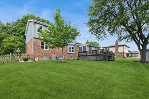 7829 Nantucket Dr, Darien, IL 60561 - Photo 3