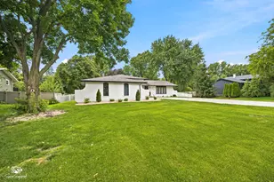 11S528 Book Rd, Naperville, IL 60564 - Photo 3