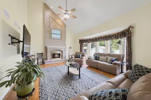 22W126 Glenrise Ct, Glen Ellyn, IL 60137 - Photo 5