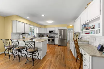 22W126 Glenrise Court, Glen Ellyn, IL 60137 - Photo 9