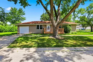 2205 W Hickory St, Kankakee, IL 60901 - Photo 1