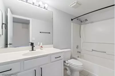 680 Mill Circle #203, Wheeling, IL 60090 - Photo 15