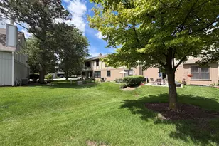 4590 Topaz Dr, Hoffman Estates, IL 60192 - Photo 19