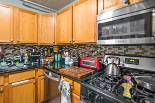 924 S Lake Ct, Westmont, IL 60559 - Photo 11