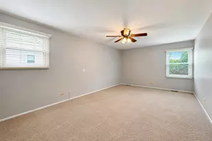209 Briarheath Ln, Naperville, IL 60565 - Photo 7