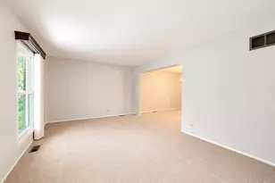 209 Briarheath Ln, Naperville, IL 60565 - Photo 3