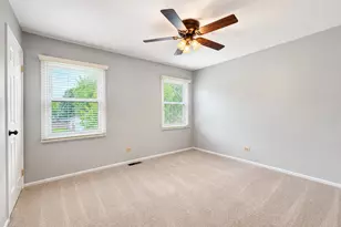 209 Briarheath Ln, Naperville, IL 60565 - Photo 11