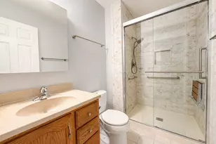 209 Briarheath Ln, Naperville, IL 60565 - Photo 9