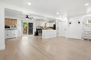 813 W Perry St, Belvidere, IL 61008 - Photo 5