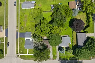 813 W Perry St, Belvidere, IL 61008 - Photo 25