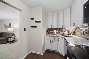 607 W Central Rd, Mount Prospect, IL 60056 - Photo 5