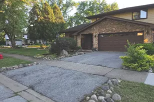 1018 E 193rd Pl, Glenwood, IL 60425 - Photo 1