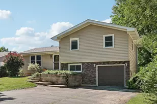 523 Maplewood Dr, Antioch, IL 60002 - Photo 1
