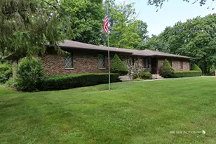 10639 W Circle Dr, Beach Park, IL 60099 - Photo 1