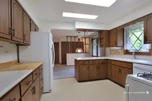 10639 W Circle Dr, Beach Park, IL 60099 - Photo 7