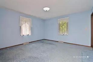 10639 W Circle Dr, Beach Park, IL 60099 - Photo 11