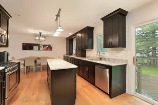 133 Burr Oak Ct, Deerfield, IL 60015 - Photo 5