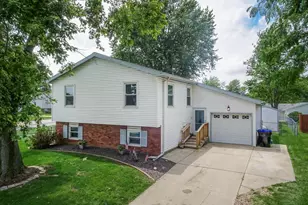 1402 N Hershey Rd, Bloomington, IL 61704 - Photo 3