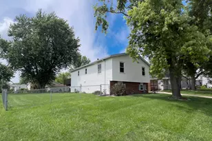 1402 N Hershey Rd, Bloomington, IL 61704 - Photo 43