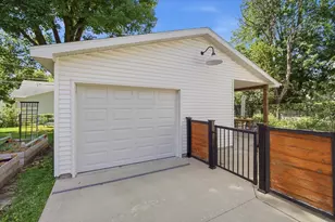 405 Kreitzer Ave, Bloomington, IL 61701 - Photo 27