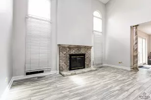 8575 Sandalwood Dr, Darien, IL 60561 - Photo 11