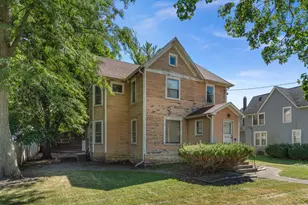424 S 7th St, Dekalb, IL 60115 - Photo 1