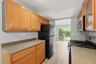 2674 Waterford Ct, Aurora, IL 60502 - Photo 7