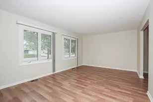 1475 Rosedale Ln, Hoffman Estates, IL 60169 - Photo 3
