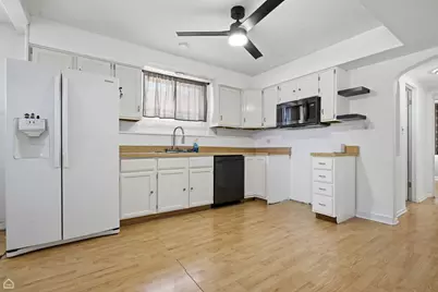 8940 S Utica Avenue, Evergreen Park, IL 60805 - Photo 9