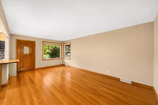 712 Spring St, Roselle, IL 60172 - Photo 5