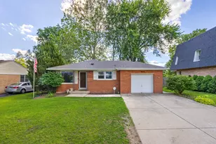 712 Spring St, Roselle, IL 60172 - Photo 1
