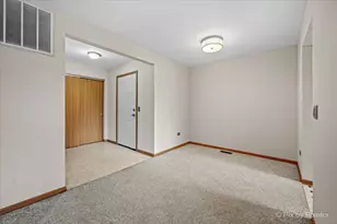 917 Golf Course Rd, Crystal Lake, IL 60014 - Photo 3