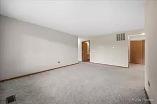 917 Golf Course Rd, Crystal Lake, IL 60014 - Photo 9