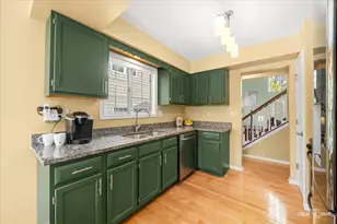 36 Townsend Cir, Naperville, IL 60565 - Photo 9