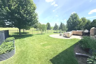 327 Shelbourne Rd, Volo, IL 60073 - Photo 29