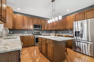 327 Shelbourne Rd, Volo, IL 60073 - Photo 7