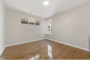 7741 S Phillips Ave, Chicago, IL 60649 - Photo 9